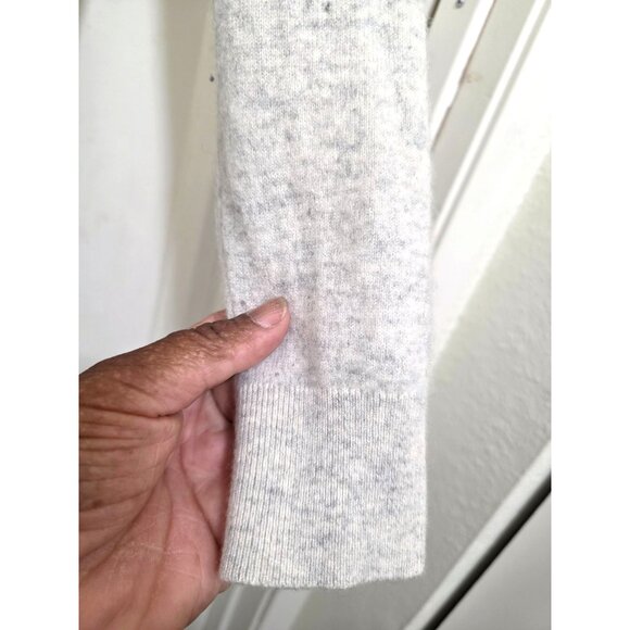 Aritzia The Group Babaton Women's V-Neck Soft Gray Sweater Long Sleeve 100% Cash - Picture 4 of 9